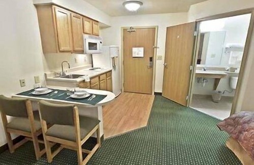 Beavercreek Hotel | Birch Hill Suites Dayton - WP AFB