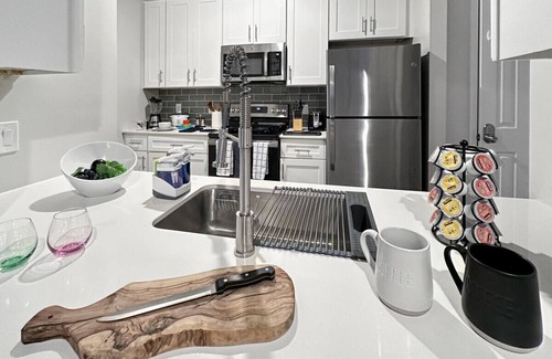 Huntersville Apartamento | Birkdale Plaza Balcony View, Shop-Eat-Work-Play