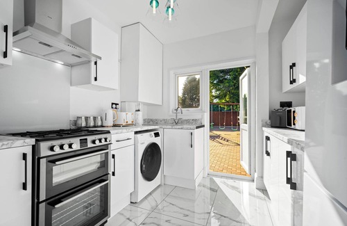 Acocks Green Casa | Birmingham Host 7 Guest Free Parking Bullring Resort World NEC BHX Luxury Posh