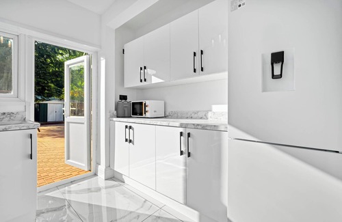 Acocks Green Casa | Birmingham Host 7 Guest Free Parking Bullring Resort World NEC BHX Luxury Posh