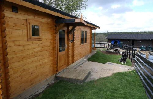 Swaffham Casa | Bishy Barnabees country lodge with hot tub