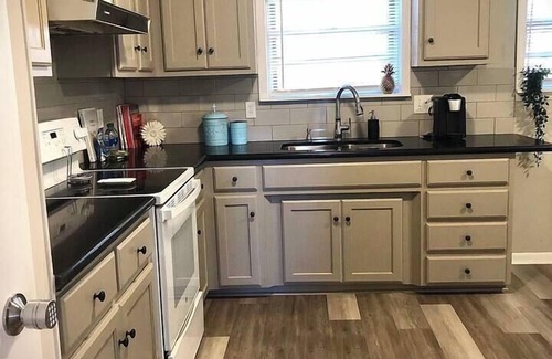 North Little Rock Casa | Biz Travelers Feel At Home Pets Welcome Big Yard