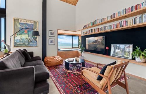 Atawhai Casa | Black Barn Escape