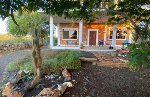 Isla Floreana Hotel | Black Beach House