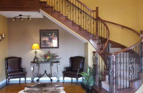 Sweet Home Hotel | Black Gold Inn