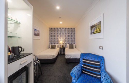 Kawaha Point Cabina | Black Swan Lakeside Boutique Hotel