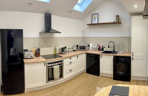 Rumney Cabaña | Blackberry Cottage — Dog-Friendly Home in Cardiff