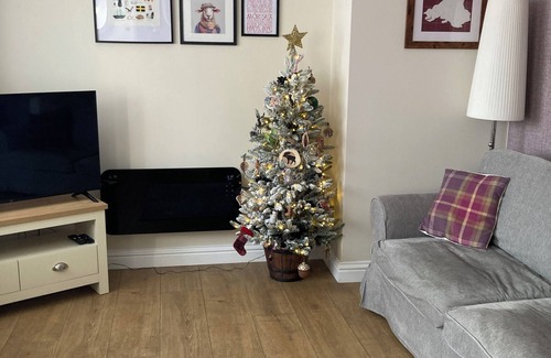 Rumney Cabaña | Blackberry Cottage — Dog-Friendly Home in Cardiff