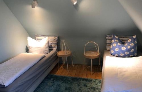 Mainstockheim Casa | Blaues Zimmer, -keine Küche,-mit grossem Balkon, Bad ist ein Traum, nur 50 Schritte zum Radweg am Main