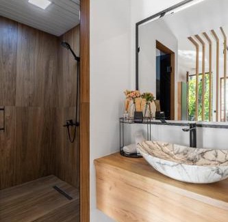 Skopje Region Cabina | Blisku do Gradot - Riverfront Luxury Cabins