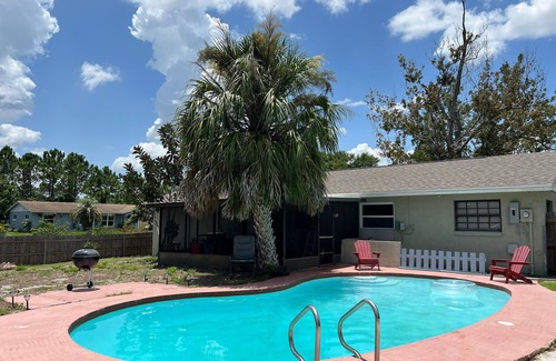 Pine Hills Casa | Blissful escape Delightful 3-bedroom house, warm water swimming pool in Orlando
