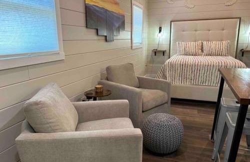 Bryson City Casa | Blissful Nook Tiny Home ~ Cozy Retreat w/Hot Tub; near Town and Deep Creek