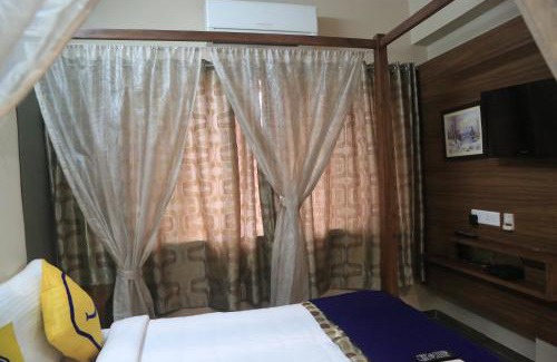 Valsad Hotel | Blue Bells