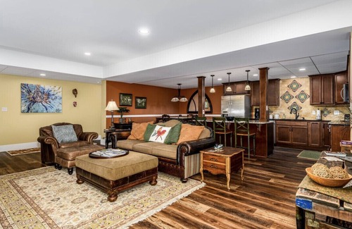 St. Stephens Casa | Blue Door Guesthouse – Gorgeous & Spacious 2BR/2BA Pool-Level Retreat