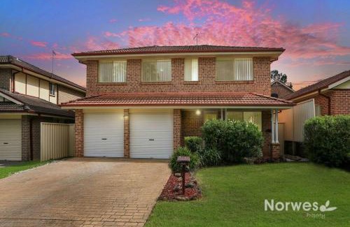 Glenmore Park Villa | Blue Haven Retreat - Gloremore Park Centre