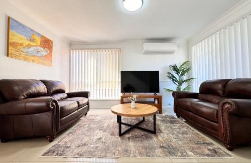 Glenmore Park Villa | Blue Haven Retreat - Gloremore Park Centre