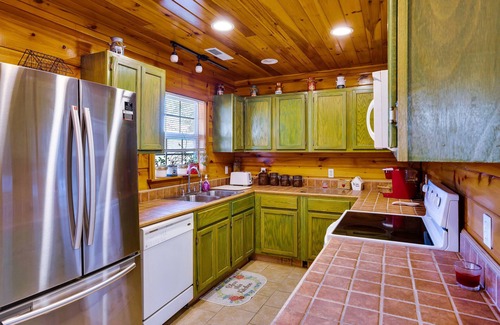 Rising Fawn Cabina | Blue Lake Cozy Cabin, situado en 3 acres, a 5 minutos a pie del lago. Vistas a la montaña!