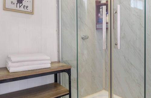 Bajos del Toro Hotel | Blue Morpho Lodge