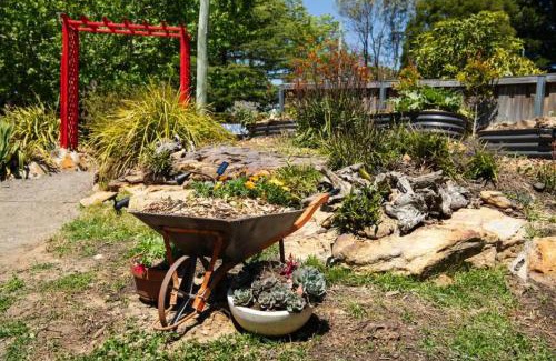 Hazelbrook Casa | Blue Mountains Urban Farm Stay near Sydney