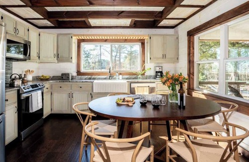 Blue Ridge Cabaña | Blue Ridge Cottage & Guest House, Hot Tub, Fireplace, Game Room 10 Guests