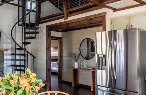 Blue Ridge Cabaña | Blue Ridge Cottage & Guest House, Hot Tub, Fireplace, Game Room 10 Guests