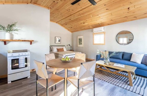 Blue Ridge Cabaña | Blue Ridge Cottage & Guest House, Hot Tub, Fireplace, Game Room 10 Guests