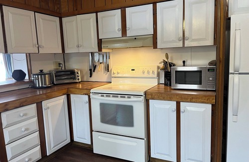 Bryant Pond Casa | Blue Yodel: Comfortable spot on 36 acres with brookside wood-burning sauna