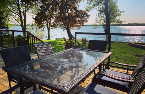 Ramara Cabaña | Bluebird Cottage - Lakefront - Casino