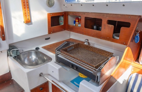 El Puerto de Santa María Alquiler De Eote | Barco 'En El Corazón Del Puerto' con vistas al mar, Wi-Fi y aire acondicionado