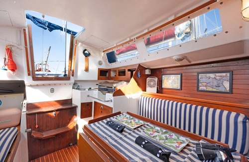 El Puerto de Santa María Alquiler De Eote | Barco 'En El Corazón Del Puerto' con vistas al mar, Wi-Fi y aire acondicionado