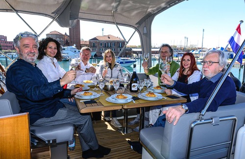 Isola La Certosa Alquiler De Eote | alquiler de hotel en barco para dos: crucero romántico, cata de vinos