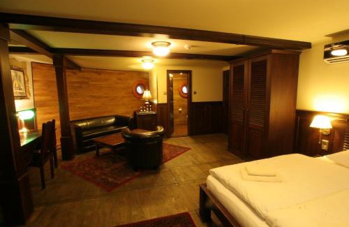 Nove Mesto Alquiler De Eote | Boat Hotel Matylda