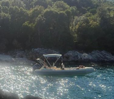 Mbrostar-Urë Alquiler De Eote | BoatVlora