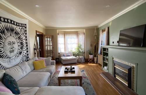 Simcoe Casa | Bohemian Oasis near the sandy shore of Lake Erie