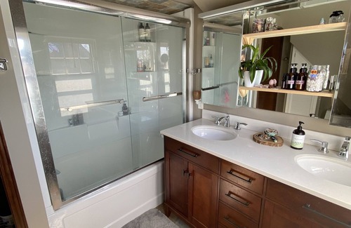 Simcoe Casa | Bohemian Oasis near the sandy shore of Lake Erie