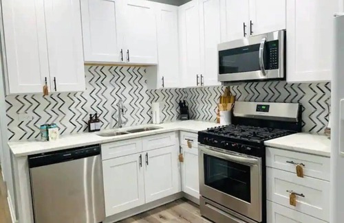 Chicago Apartamento | Boho Chic 2BR Condo, Queen Bed With Free Parking