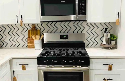 Chicago Apartamento | Boho Chic 2BR Condo, Queen Bed With Free Parking