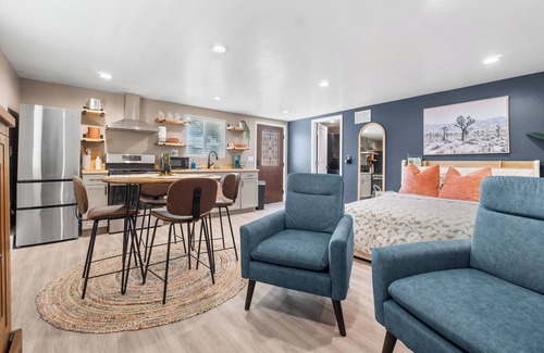 Visalia Apartamento | Boho Chic - DT Visalia/W Modern Art Flair