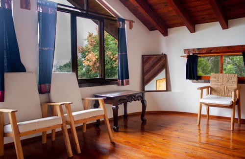 San Pedro La Laguna Cabaña | Boho Oasis with Jacuzzi and Lake View