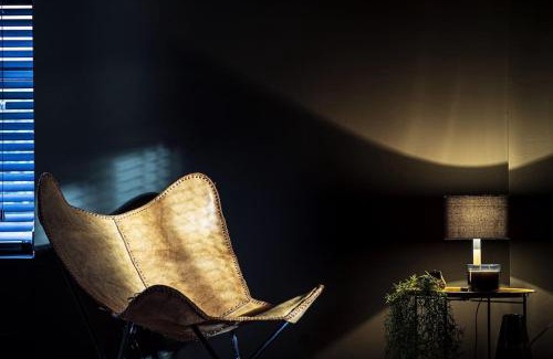 Macclesfield Casa | BOHOME moody 2 bed garden cottage Macclesfield centre