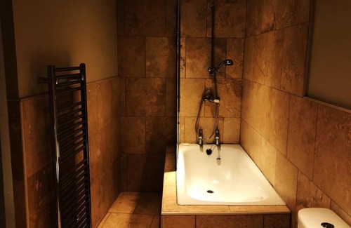 Macclesfield Casa | BOHOME moody 2 bed garden cottage Macclesfield centre