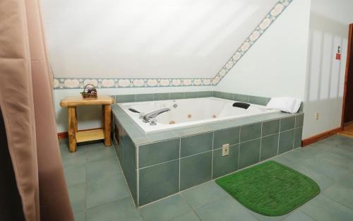 Chalet Village Villa | Bonnie and Clyde