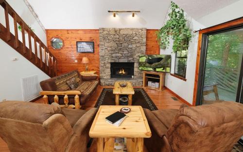 Chalet Village Villa | Bonnie and Clyde