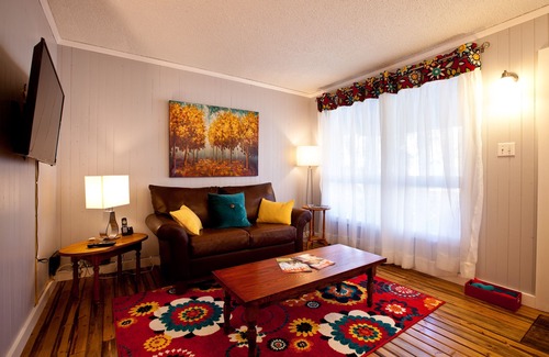 Timiskaming District Casa | Reserve una casa de alquiler como alternativa de hotel para sus próximas vacaciones en Haileybury.