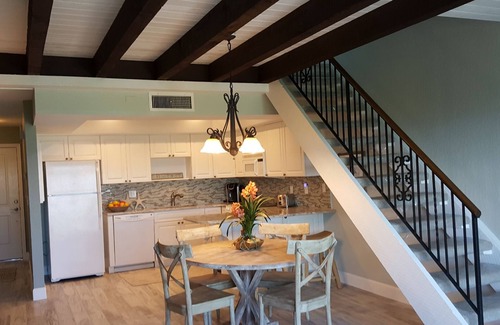 Indialantic By The Sea Casa | Casa de pueblo de lujo frente al mar directo - Completamente remodelado / todos los muebles nuevos