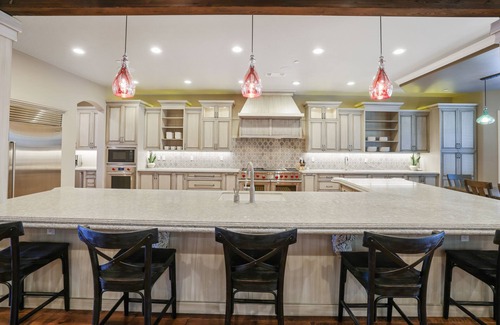 Porterville Casa | Book Entire Mansion!