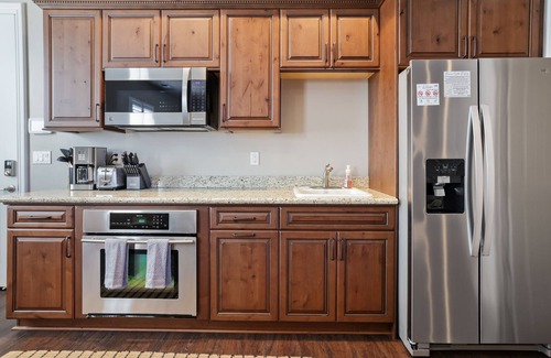 Porterville Casa | Book Entire Mansion!