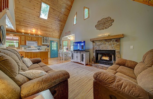 Blairsville Cabina | Reserve ahora para las semanas de verano de 7 días ... 8 millas a Lake Nottley Pontoon Opciones de alquiler