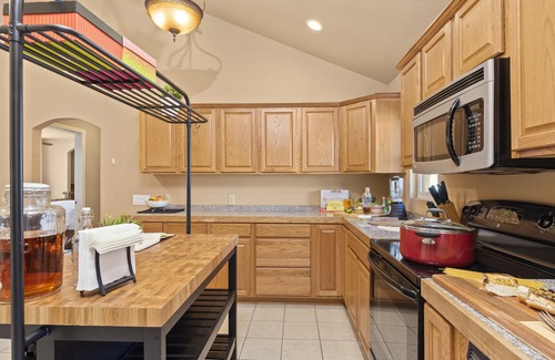 Colorado Springs Casa | Grande y espacioso, ideal para grupos grandes, ubicación perfecta, área hermosa.