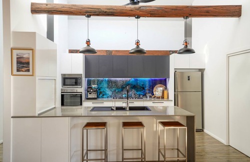 Boomerang Beach Casa | Boomerang Beach house with bushland outlook